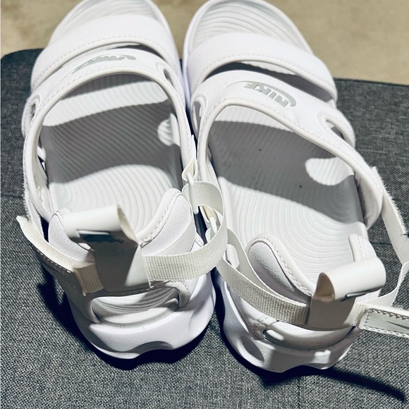 Nike Owaysis Sandal (worn once) - Picture 2 of 4